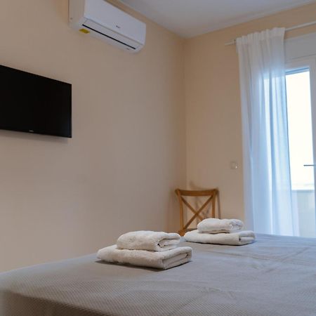 Marine Apartments Venetiko Paralia Agias Foteinis ภายนอก รูปภาพ