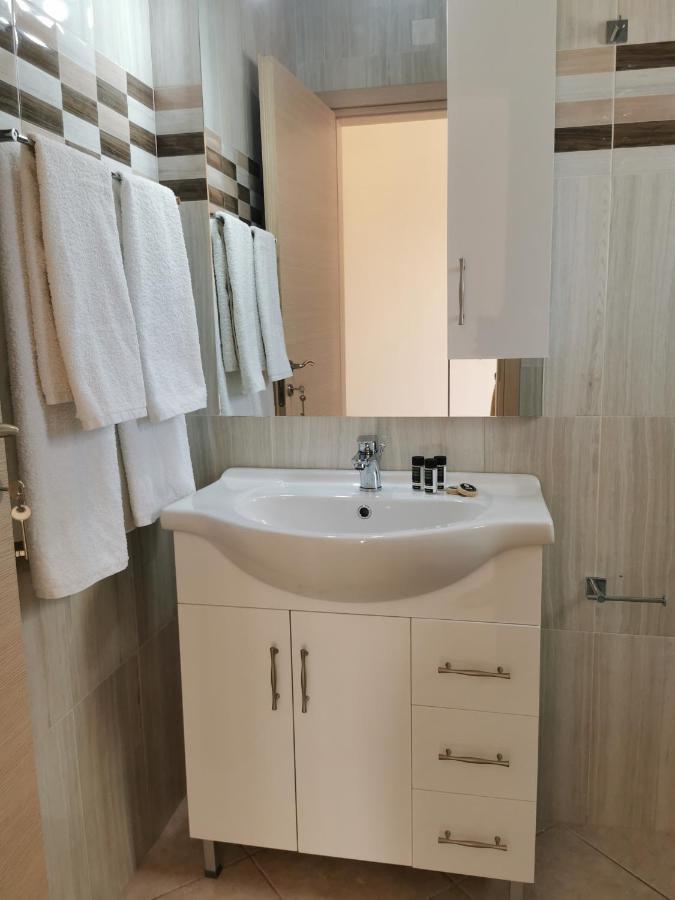 Marine Apartments Venetiko Paralia Agias Foteinis ภายนอก รูปภาพ