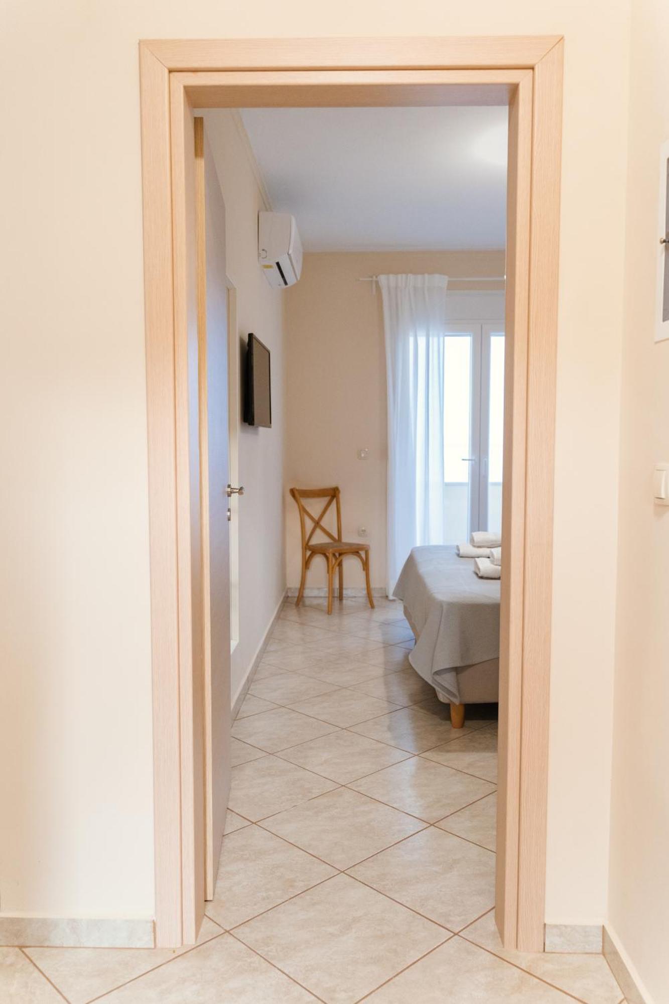 Marine Apartments Venetiko Paralia Agias Foteinis ภายนอก รูปภาพ